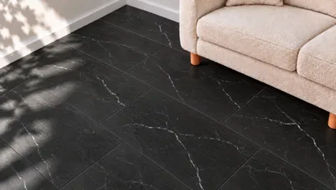 SPC klikvinyl — zwart marmer
